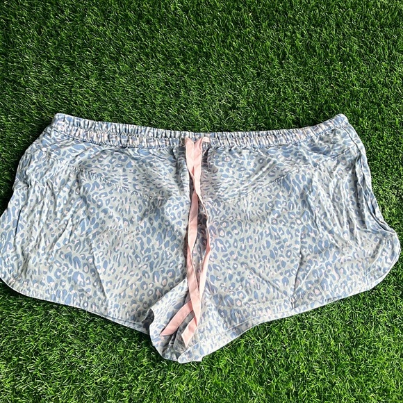 VICTORIAS SECRET Leopard Print Pajama Shorts size large - Picture 1 of 7